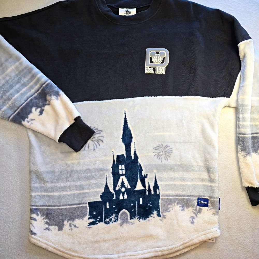Disney World Castle Sherpa Spirit Jersey S Small Whimsigoth Fleece Crew Sweater.